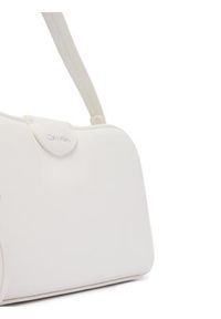Calvin Klein Torebka Emblem Trio Top Handle Camera Ba LV04F3370G Biały. Kolor: biały. Materiał: skórzane #4