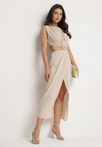 Born2be - Beżowa Sukienka Rozkloszowana z Wycięciami w Talii z Metaliczną Ozdobą Galetia. Kolor: beżowy. Wzór: aplikacja. Styl: klasyczny, elegancki #2