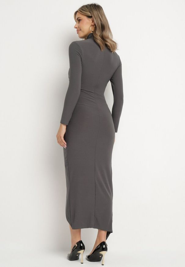 Born2be - Ciemnoszara Wieczorowa Sukienka z Półgolfem i Marszczeniami Emelisse. Okazja: na spotkanie biznesowe, na co dzień. Kolor: szary. Materiał: skóra. Styl: wizytowy