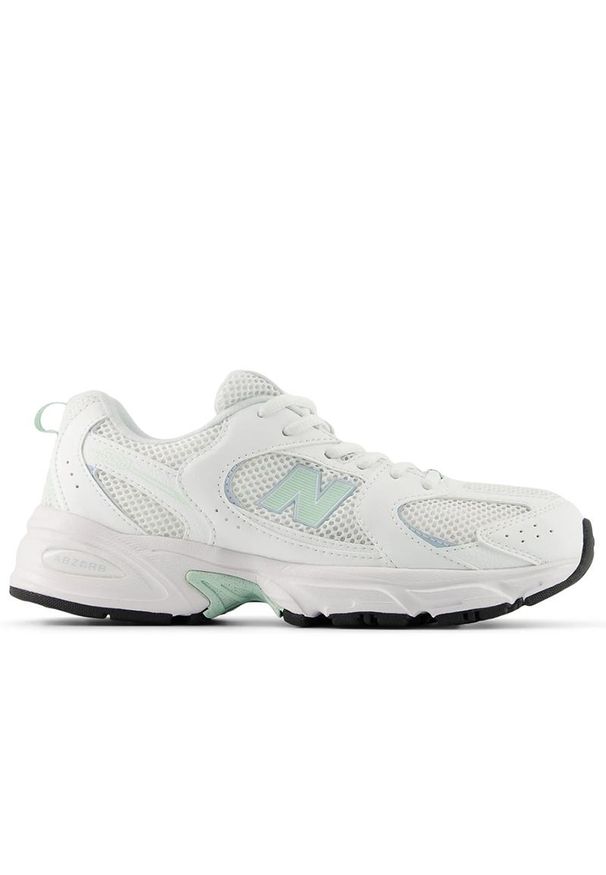 Buty młodzieżowe New Balance G5304LD - białe. Kolor: biały. Materiał: materiał, syntetyk, guma. Szerokość cholewki: normalna
