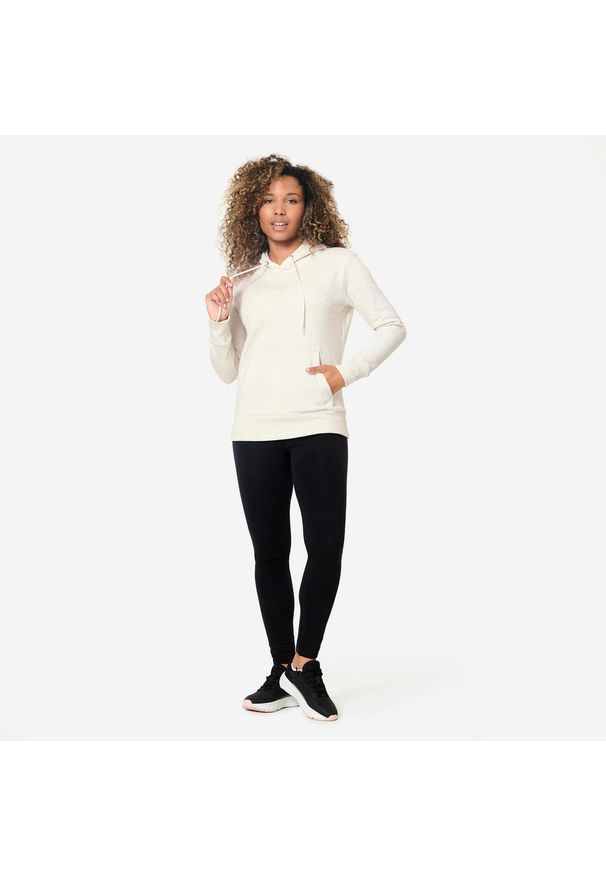 DOMYOS - Bluza z kapturem damska Domyos Gym & Pilates. Typ kołnierza: kaptur. Kolor: biały. Materiał: materiał, prążkowany, poliester, bawełna, elastan, włókno, tkanina. Długość: długie. Sport: joga i pilates
