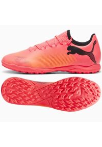 Buty piłkarskie Puma Future 7 Play Tt 107726-03 różowe. Zapięcie: sznurówki. Kolor: różowy. Materiał: guma, syntetyk. Sport: piłka nożna