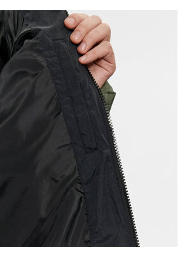 Calvin Klein Kurtka zimowa Crinkle K10K112227 Zielony Regular Fit. Kolor: zielony. Materiał: syntetyk. Sezon: zima