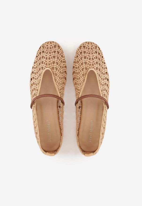 Renee - Beżowe Balerinki Mary Jane z Ażurową Cholewką Imitującą Plecionkę Timina. Zapięcie: bez zapięcia. Kolor: brązowy. Szerokość cholewki: normalna. Wzór: ażurowy. Sezon: wiosna. Styl: boho