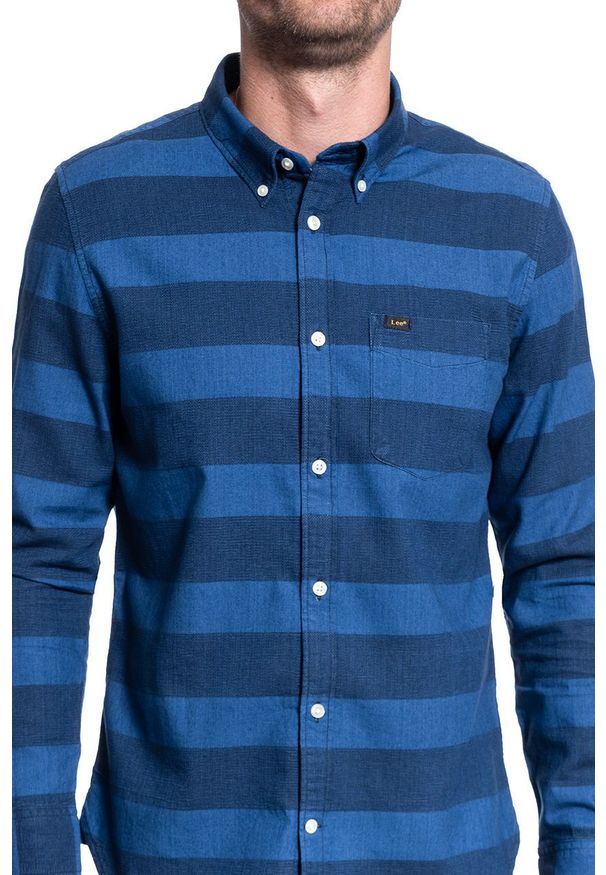 Lee - KOSZULA MĘSKA LEE REFINED BUTTON DOWN SUMMER BLUE L882DTNJ 112123574. Typ kołnierza: button down