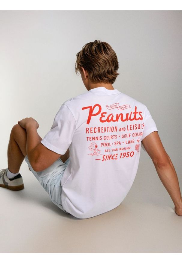 Sinsay - Bawełniana koszulka z nadrukiem Peanuts - biały. Kolor: biały. Materiał: bawełna. Wzór: nadruk