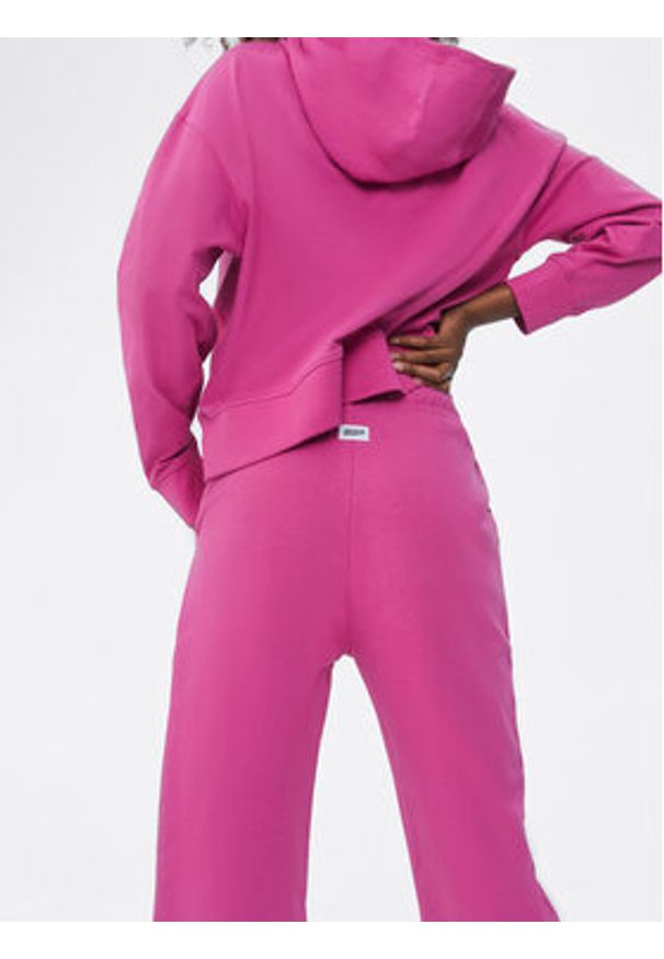 Sprandi Spodnie dresowe SP22-SPD102 Różowy Relaxed Fit. Kolor: różowy. Materiał: dresówka, bawełna