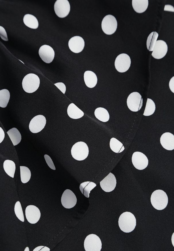 Born2be - Czarna Spódnica Mini w Kropki z Falbankami Xanitta. Kolor: czarny. Wzór: kropki