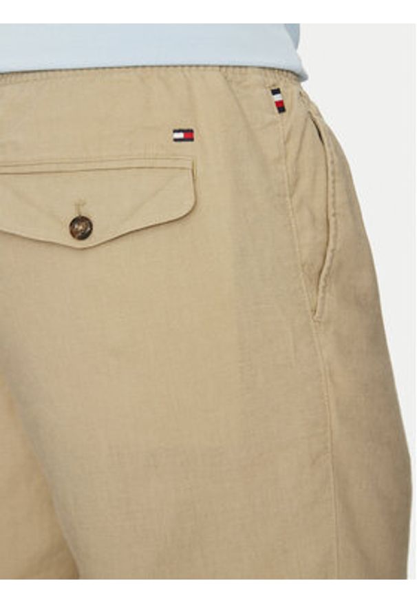 TOMMY HILFIGER - Tommy Hilfiger Szorty materiałowe Harlem MW0MW37804 Beżowy Regular Fit. Kolor: beżowy. Materiał: len