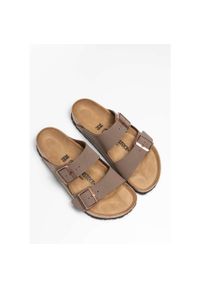 Klapki turystyczne uniseks Birkenstock Arizona 181. Kolor: brązowy. Materiał: syntetyk, materiał, skóra. Styl: sportowy
