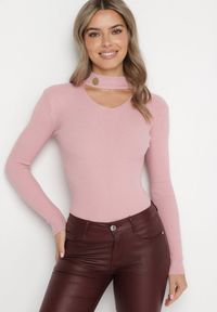 Born2be - Jasnoróżowy Sweter z Golfem z Ozdobnym Wycięciem Essine. Typ kołnierza: golf. Kolor: różowy. Materiał: materiał. Sezon: zima