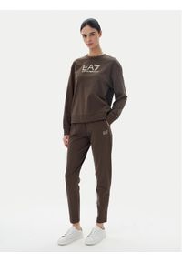 EA7 Emporio Armani Dres 7W000115 AF13135 U6139 Brązowy Regular Fit. Kolor: brązowy. Materiał: bawełna #1
