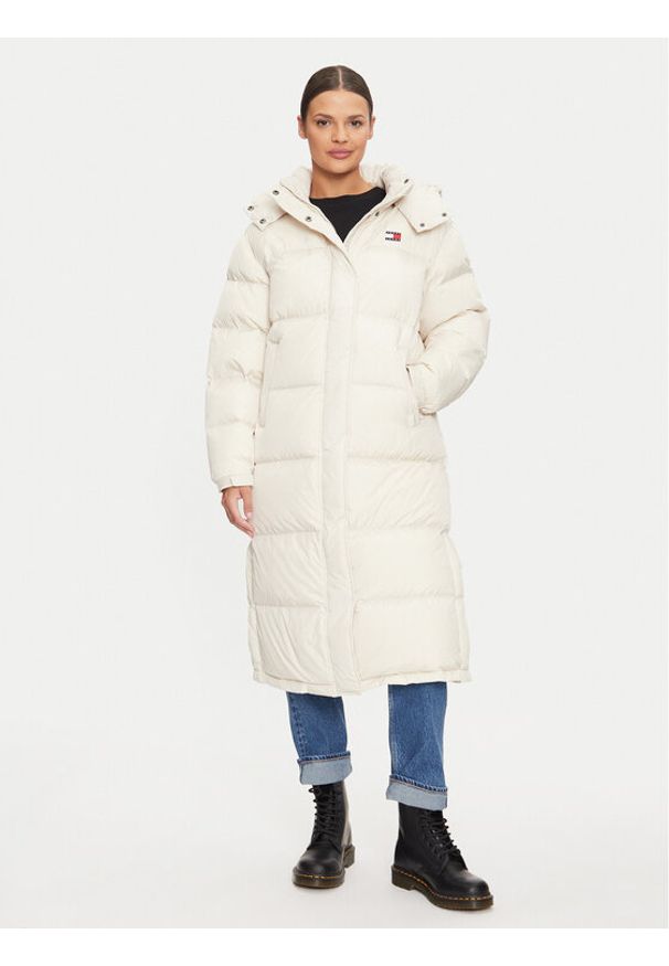 Tommy Jeans Płaszcz zimowy Alaska DW0DW18860 Beżowy Regular Fit. Kolor: beżowy. Materiał: syntetyk. Sezon: zima