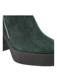 Zielone Botki Armodo Modne Buty Na Obcasie. Okazja: na co dzień. Kolor: zielony. Materiał: zamsz. Obcas: na obcasie. Styl: casual, elegancki, wizytowy. Wysokość obcasa: średni #6