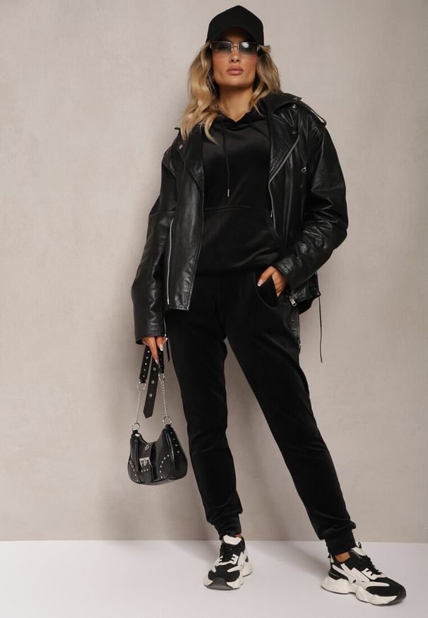 Renee - Czarny Komplet Dresowy z Weluru Spodnie z Gumką w Pasie i Bluza z Kapturem Lelaria. Kolor: czarny. Materiał: dresówka, welur. Sport: turystyka piesza
