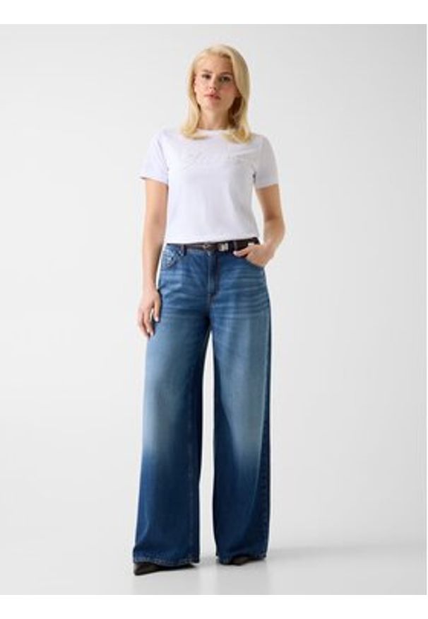 Guess T-Shirt 181234 Biały Classic Fit. Kolor: biały