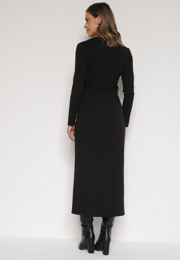 Born2be - Czarna Sukienka Koszulowa z Wiskozą Guzikami i Paskiem Vetienne. Okazja: na co dzień. Kolor: czarny. Materiał: wiskoza. Typ sukienki: koszulowe. Styl: casual