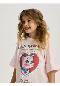 Reserved - Luźny t-shirt z nadrukiem - pastelowy róż. Kolor: różowy. Materiał: bawełna. Wzór: nadruk #1