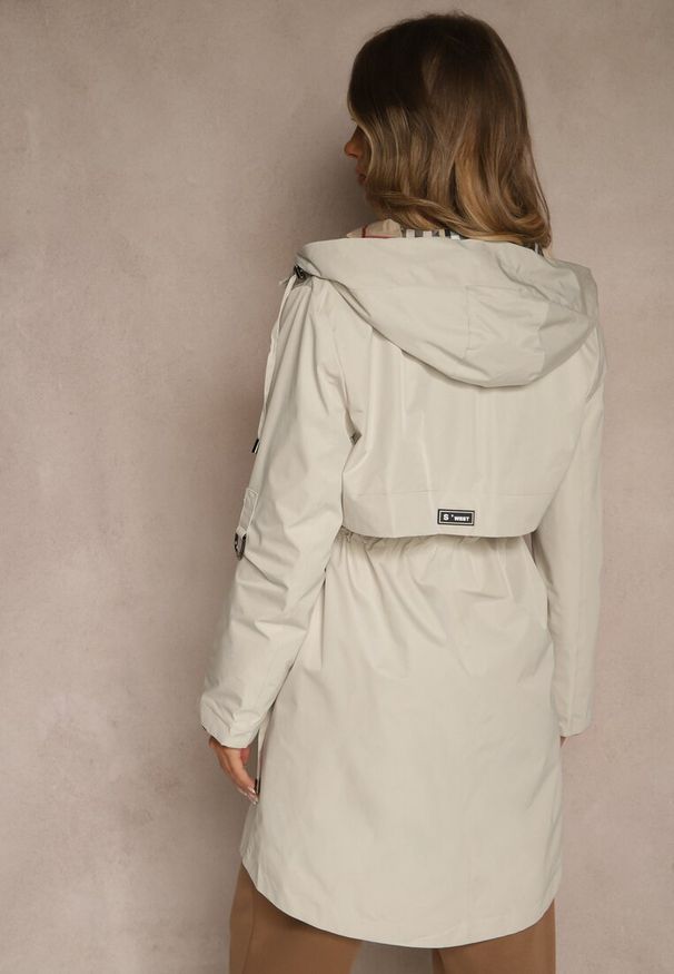 Renee - Beżowa Kurtka Parka z Kapturem Podpinanymi Rękawami i Printem w Kratę Hallela. Typ kołnierza: kaptur. Kolor: beżowy. Materiał: jeans. Długość: do kolan. Wzór: nadruk. Sezon: jesień