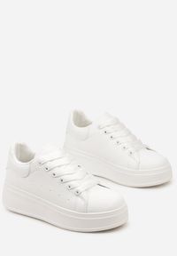 Born2be - Białe Sneakersy na Platformie z Kontrastową Wstawką z Tyłu Lehastia. Kolor: biały. Obcas: na platformie #4