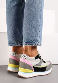 Born2be - Szare Sneakersy z Kolorowymi Wstawkami na Ukrytym Koturnie Eirlys. Kolor: szary. Wzór: kolorowy. Obcas: na koturnie