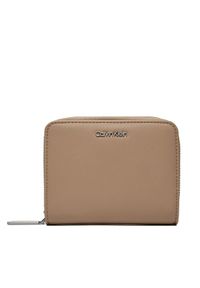 Calvin Klein Mały Portfel Damski Ck Must Z/A Wallet W/Flap Md K60K607432 Beżowy. Kolor: beżowy. Materiał: skóra #1