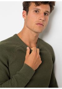 bonprix - Sweter o luźnym splocie z bawełny z recyklingu. Kolor: zielony. Materiał: bawełna. Wzór: ze splotem #3