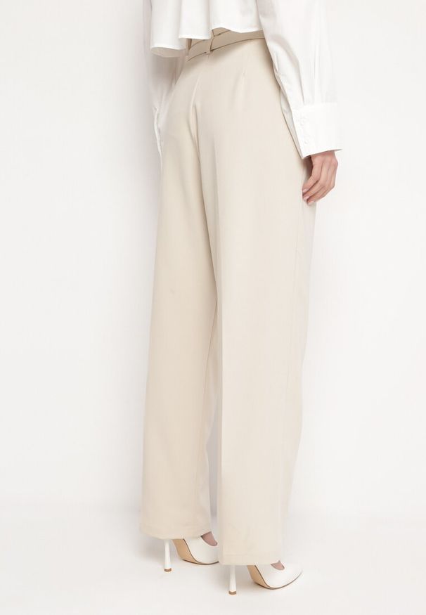 Born2be - Beżowe Garniturowe Spodnie z Wysokim Stanem z Dwoma Paskami na Klamry Ankleada. Stan: podwyższony. Kolor: beżowy. Styl: klasyczny