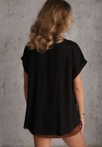 Renee - Czarna Bluzka z Lnem i Wiskozą o Nietoperzowym Kroju z Krótkim Rękawem Herira. Okazja: na co dzień. Typ kołnierza: dekolt w serek. Kolor: czarny. Długość: krótkie. Wzór: aplikacja. Materiał: wiskoza, len. Długość rękawa: krótki rękaw. Sezon: lato. Styl: casual, elegancki #6