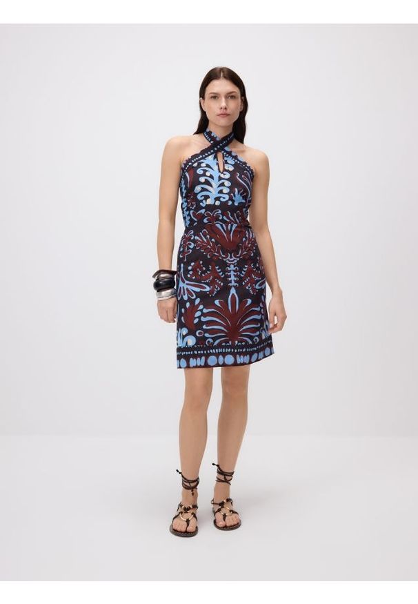 Reserved - Sukienka z dekoltem halter - wielobarwny. Typ kołnierza: dekolt halter. Materiał: wiskoza, tkanina, len. Typ sukienki: proste