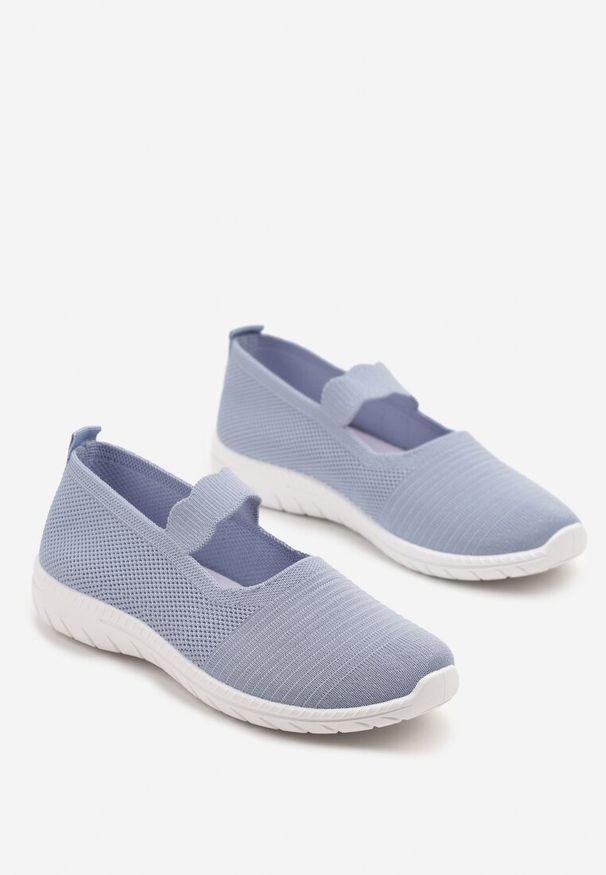 Born2be - Niebieskie Wsuwane Tenisówki z Ozdobnym Paskiem i Perforacją Zelsedi. Okazja: na co dzień. Zapięcie: bez zapięcia. Kolor: niebieski. Materiał: jeans. Sezon: lato. Styl: klasyczny, casual, elegancki