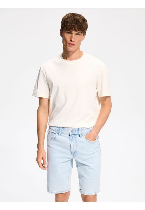 Reserved - Jeansowe szorty straight - niebieski. Kolor: niebieski. Materiał: jeans