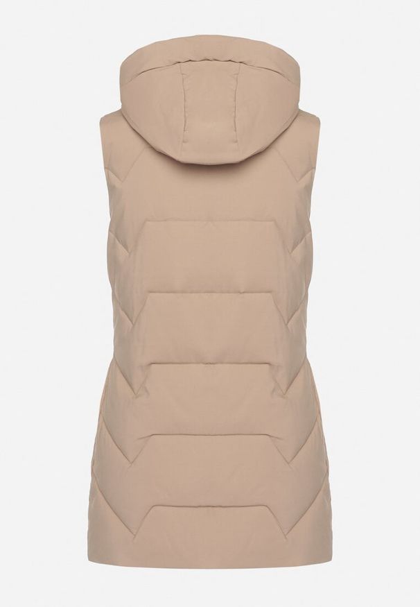 Born2be - Beżowa Długa Pikowana Kamizelka na Suwak z Kapturem Teriviana. Okazja: na spacer, na co dzień. Typ kołnierza: kaptur. Kolor: beżowy. Materiał: dzianina. Długość: długie. Styl: casual, sportowy, klasyczny