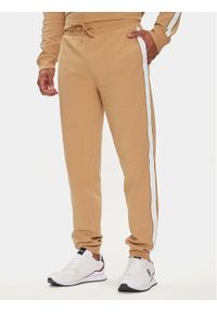 TOMMY HILFIGER - Tommy Hilfiger Spodnie dresowe UM0UM03013 Beżowy Regular Fit. Kolor: beżowy. Materiał: bawełna