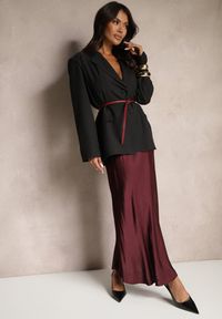 Renee - Bordowa Rozkloszowana Spódnica Satynowa z Wiskozy Rihaniel. Okazja: na co dzień. Kolor: czerwony. Materiał: satyna, wiskoza. Styl: klasyczny, elegancki, casual