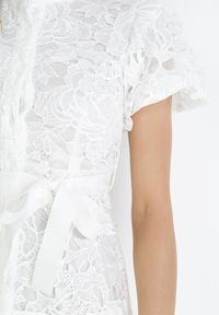 Born2be - Biała Koszulowa Sukienka Mini z Koronkowej Tkaniny i Materiałowym Paskiem Sumelli. Kolor: biały. Materiał: koronka, tkanina, materiał. Długość rękawa: krótki rękaw. Wzór: aplikacja. Sezon: wiosna, lato. Typ sukienki: koszulowe. Długość: mini #3