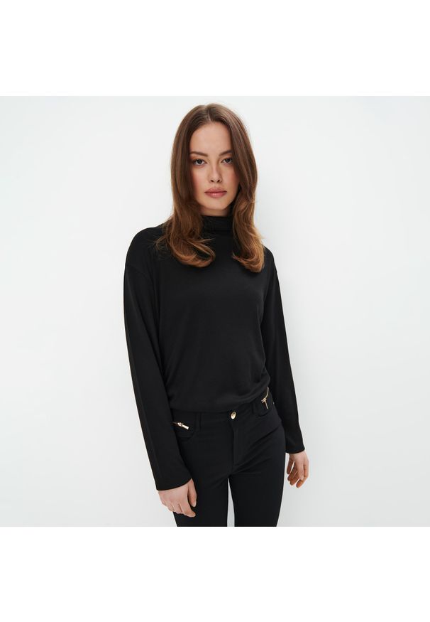 Mohito - Czarna bluzka ze stójką - Czarny. Typ kołnierza: kołnierzyk stójkowy. Kolor: czarny