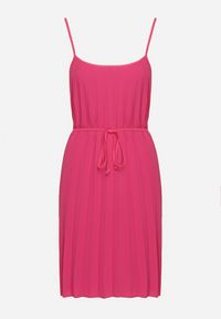 Born2be - Fuksjowa Sukienka z Regulowanymi Ramiączkami z Materiałowym Paskiem Liata. Okazja: na spacer, na imprezę. Typ kołnierza: dekolt w kształcie V. Kolor: różowy. Materiał: materiał. Długość rękawa: na ramiączkach. Sezon: lato #2