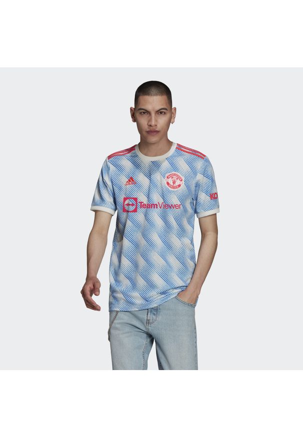 Adidas - Outdoor jersey Manchester United 2021/22. Kolor: biały. Materiał: jersey. Sport: outdoor
