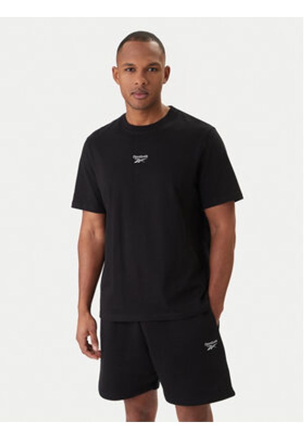 Reebok Komplet t-shirt i spodenki Baz RK25609CCM Czarny Regular Fit. Kolor: czarny. Materiał: syntetyk, bawełna