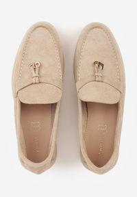 Renee - Beżowe Mokasyny VICES Casualowe ze Skórzaną Wkładką i Metalowymi Ozdobami Dinsmore. Okazja: na co dzień. Nosek buta: okrągły. Kolor: beżowy. Materiał: skóra. Wzór: aplikacja. Obcas: na obcasie. Styl: casual. Wysokość obcasa: niski #3