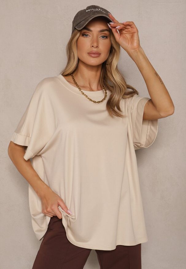 Renee - Beżowy T-shirt z Wiskozą o Fasonie Nietoperza Tanalitha. Okazja: na co dzień. Kolor: beżowy. Materiał: wiskoza. Styl: casual