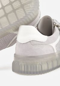 Renee - Niebieskie Zamszowe Sneakersy z Półtransparentną Podeszwą Suwakiem i Wkładką ze Skóry Sewtera. Okazja: na co dzień. Kolor: niebieski. Materiał: zamsz, skóra #9