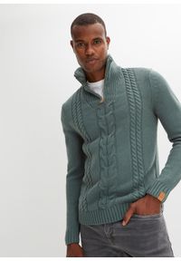 bonprix - Sweter z wysokim kołnierzem zapinanym na zamek z grubej dzianiny, we wzór w warkocze. Typ kołnierza: kołnierzyk stójkowy. Kolor: zielony. Materiał: dzianina, skóra #1
