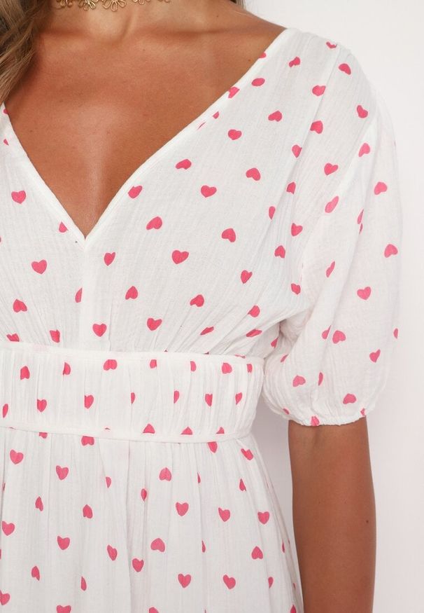 Born2be - Biała Rozkloszowana Sukienka z Odkrytymi Plecami i Gumką w Talii Vendrea. Okazja: na spacer. Typ kołnierza: dekolt w kształcie V. Kolor: biały. Materiał: bawełna. Długość rękawa: krótki rękaw. Sezon: lato. Styl: elegancki, wizytowy