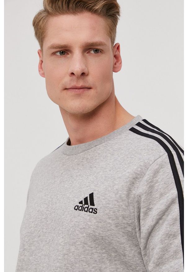 Adidas - adidas - Bluza. Okazja: na co dzień. Kolor: szary. Materiał: dzianina, poliester. Wzór: aplikacja. Styl: casual