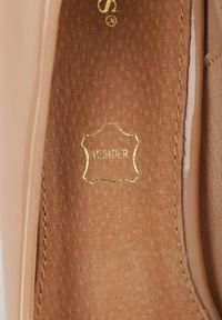 Renee - Ciemnobeżowe Czółenka Lakierowane na Słupku z Wkładką ze Skóry Naturalnej Naorine. Okazja: do pracy, na spotkanie biznesowe. Kolor: beżowy. Materiał: skóra, lakier. Obcas: na słupku. Styl: wizytowy, biznesowy, elegancki #3