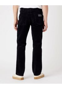 Wrangler - WRANGLER TEXAS MĘSKIE SPODNIE SZTRUKSY BLACK W121A2100. Materiał: sztruks