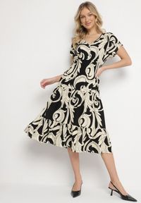 Born2be - Czarna Sukienka z Bawełny Ozdobiona Guzikami i Geometrycznym Wzorem Talissea. Okazja: na co dzień. Typ kołnierza: dekolt w kształcie V. Kolor: czarny. Materiał: bawełna. Wzór: geometria, aplikacja. Sezon: lato. Styl: casual #5