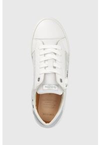 Geox buty dziecięce kolor biały. Nosek buta: okrągły. Zapięcie: sznurówki. Kolor: biały. Materiał: skóra